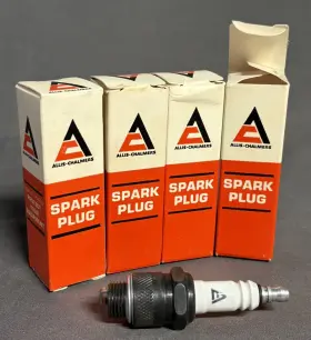 9001653 Allis-chalmers Set Of 4 Oem Spark Plugs 9001653 Allis-chalmers Set Of 4 Oem Spark Plugs