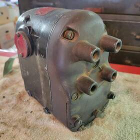American Bosch Mjb4 Magneto 4cyl Base Mount No Coil/condenser - For Parts