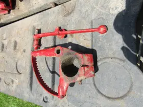 362063r1 Farmall 362065r1 Tractor Throttle And Support Bracket 300-450