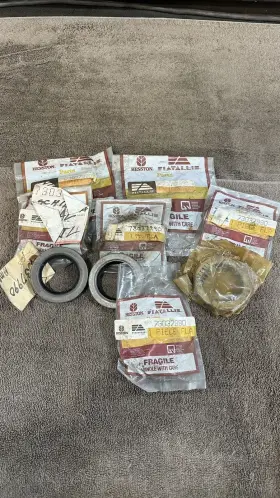 73037990 Fiat Hesston Seal Lot Of 9