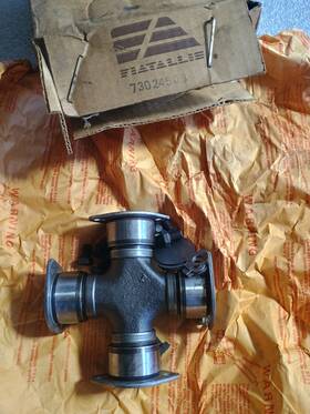 Fiatallis 73024508 New Old Stock Fiat Allis U-joint
