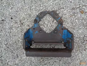 600-601-641-2000 Ford Tractor 600-641-2000 Center Pull Drawbar Hanger Bracket 600-601-641-2000 Ford Tractor 600-641-2000 Center Pull Drawbar Hanger Bracket