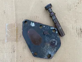 600-800-641-841-861 Ford Tractor 641-841-861 Hydraulic Valve And Plate Bottom Center Housing