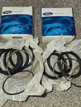 Ford 7700154 2 Nos Tractor Seal Kits #7700154