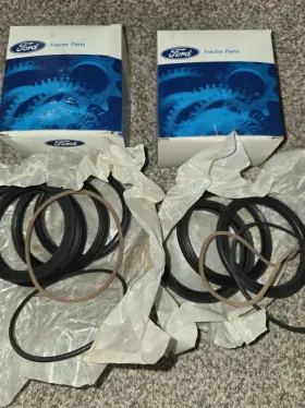 7700154 Ford 2 Nos Tractor Seal Kits #7700154 7700154 Ford 2 Nos Tractor Seal Kits #7700154