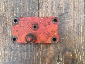 841-801-861 Ford Tractor 801- 841- 861 Hydraulic Top Cover Valve Replacement Plate