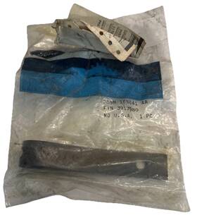 Ford D8nn16n641aa Hood/radiator Insulation Pad Genuine Oem Made In Usa