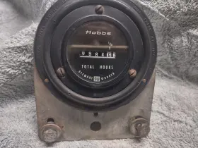 15001 Ih Hobbs Stewart Warner Hour Meter With Mounting Bracket 4-40 Volts 15001 Ih Hobbs Stewart Warner Hour Meter With Mounting Bracket 4-40 Volts