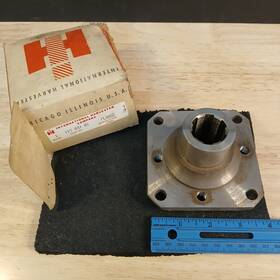 International Harvester 117831 1960s Tractor Mower Spindle Flange # R1 Nos Oem
