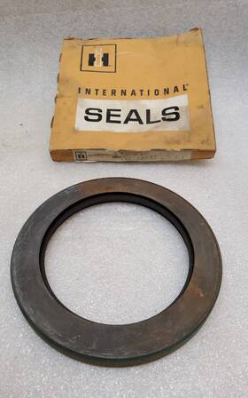 International Harvester 340107c92 Rear Wheel Grease Or Oil Seal