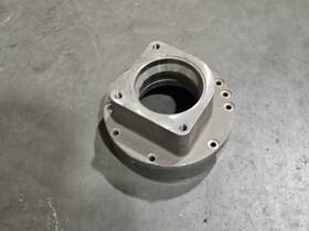 John Deere 317115 Adapter Motor Winch Housing For 640l 640l-ii 640l-iii 648l