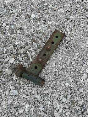 John Deere 7675 950 R.h Front Axle Knuckle Knee Tag #7675