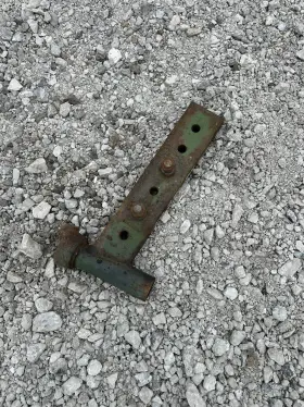 7675 John Deere 950 R.h Front Axle Knuckle Knee Tag #7675