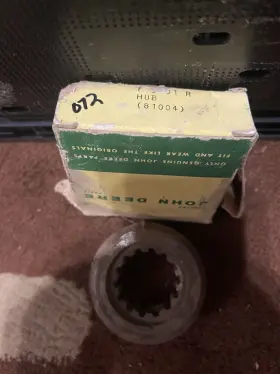 81004 John Deere Hub