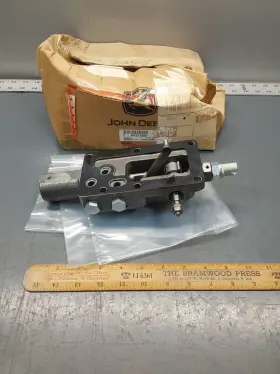 Ah221085 John Deere Nos Genuine Hydrostatic Drv Control Valve Combine 9560 9660 Ah221085 John Deere Nos Genuine Hydrostatic Drv Control Valve Combine 9560 9660