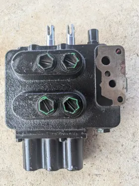 Am124970 John Deere Used Three Spool Valve Fits 4200 4300 4400 4500 4600 4700 Am124970 John Deere Used Three Spool Valve Fits 4200 4300 4400 4500 4600 4700