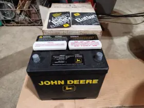 Am31186 John Deere Vintage Tractor Battery Part# Nos New In Box Am31186 John Deere Vintage Tractor Battery Part# Nos New In Box