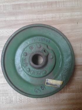 John Deere Ap18948 Pully