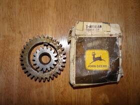 John Deere Ar39164 New Oem Gear Set Open Box