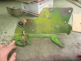 Ar46042 John Deere 3020 4020 2520 4000 4320 Gear Shifter Quadrant Support