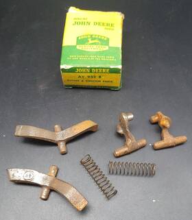 John Deere Ay932b Tractor Parts - Cutoff And Knocker As Pictured Ay 932 B
