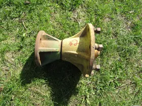H10761-h John Deere 8 Bolt Hub And On Axle Assembly #2