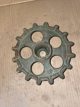 John Deere H1724-b Sprocket