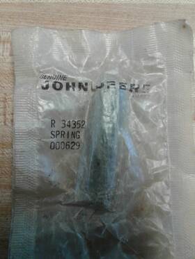 John Deere R34352 Spring