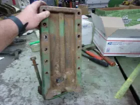 R41296 John Deere 2520 2510 4020 3020 4010 Fender Bracket