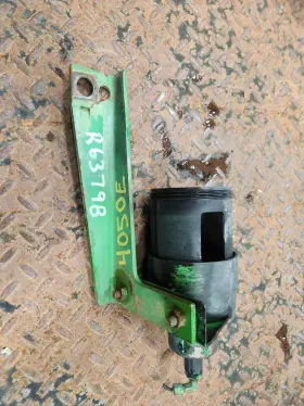 R63798 John Deere Either Aid