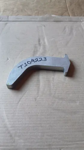 T104223 John Deere New Genuine Shank Retainer