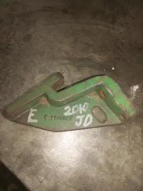 T14084 John Deere 2010 Step Support