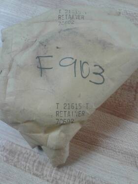John Deere T21615t Retainer