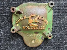 Z1051-h John Deere Cast Iron Farm Implement Gear Cover Embossed Deer Free Ship Z1051-h John Deere Cast Iron Farm Implement Gear Cover Embossed Deer Free Ship