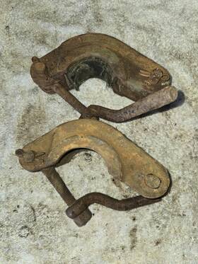 John Deere Z1200-h Pair 5 Sickle Mower Clamps