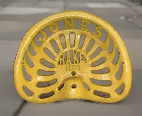 D222 Jones Vintage Cast Iron Tractor Implement Seat Chicago Usa Rake Jones-farmhouse Decor