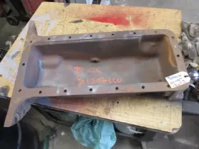 1041871m91 Massey Ferguson 2030b Cast Oil Pan 35 135 150 202 More #1041871m91 Used Original