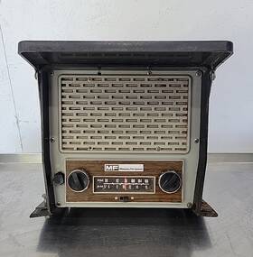 Massey Ferguson 652-1456 Vintage Tractor Fender Am/fm Radio In Case Untested