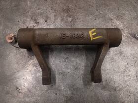 Oliver 1e-1682 Used Original Clutch Actuating Fork