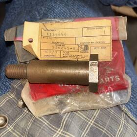 Oliver Mm1134850 White Farm Equipment Allis Chalmers Shoulder Bolt