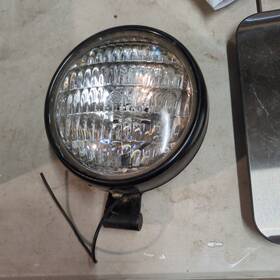 Peterson Manufacturing 408-12 Tractor Utility Light Blackenamel Checkdescription