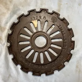 3324a Vintage Ih Farmall Hybrid Corn/round Butts Seed Plate 3324a Vintage Ih Farmall Hybrid Corn/round Butts Seed Plate